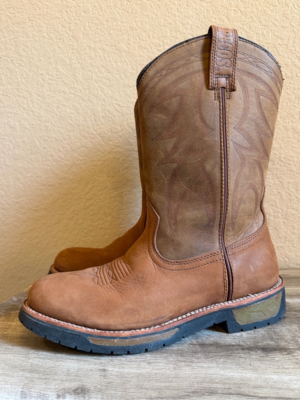 Red Wing Pecos Western Boots Round Toe
Mens size 10.5